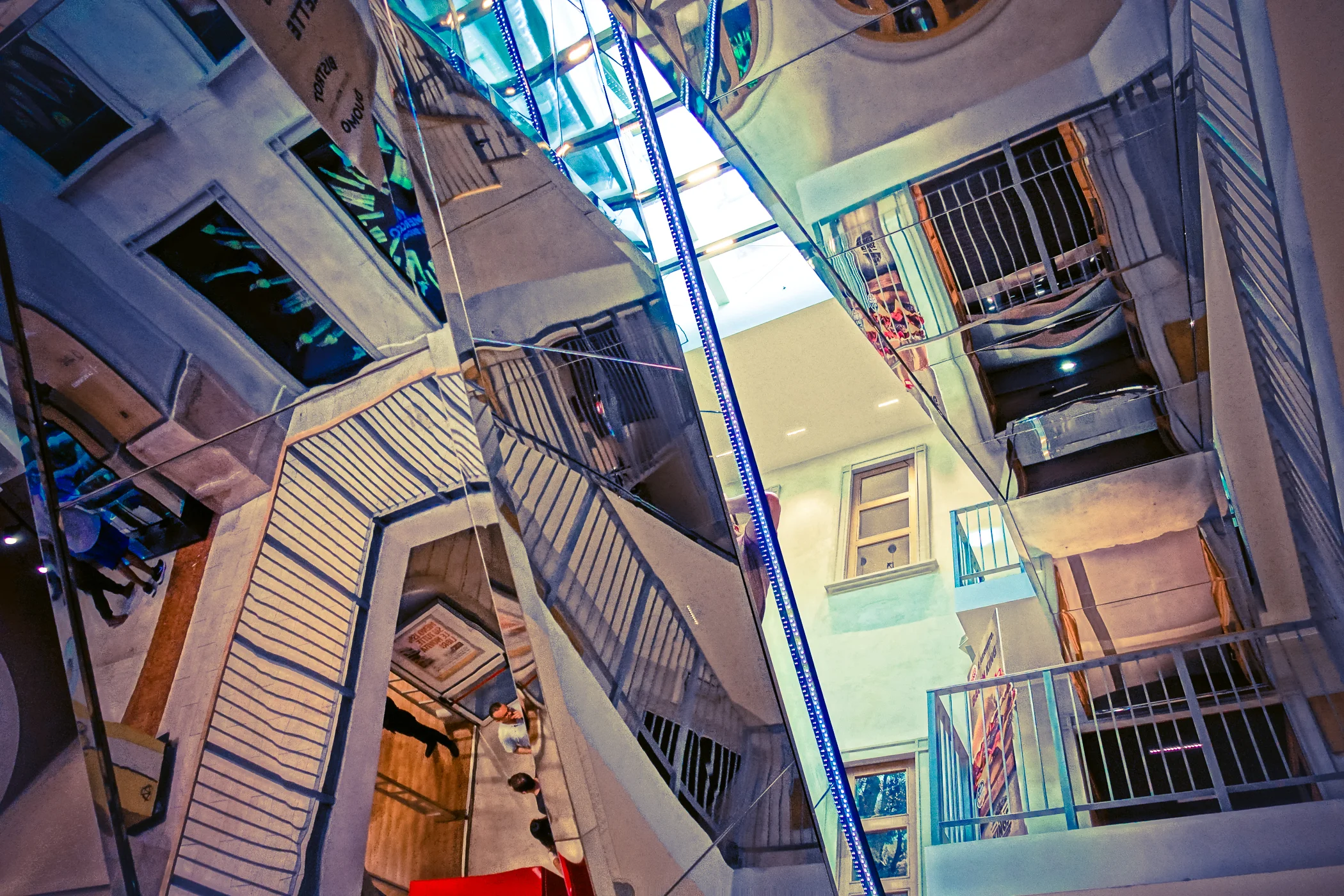 Bluetone Milan Stair View