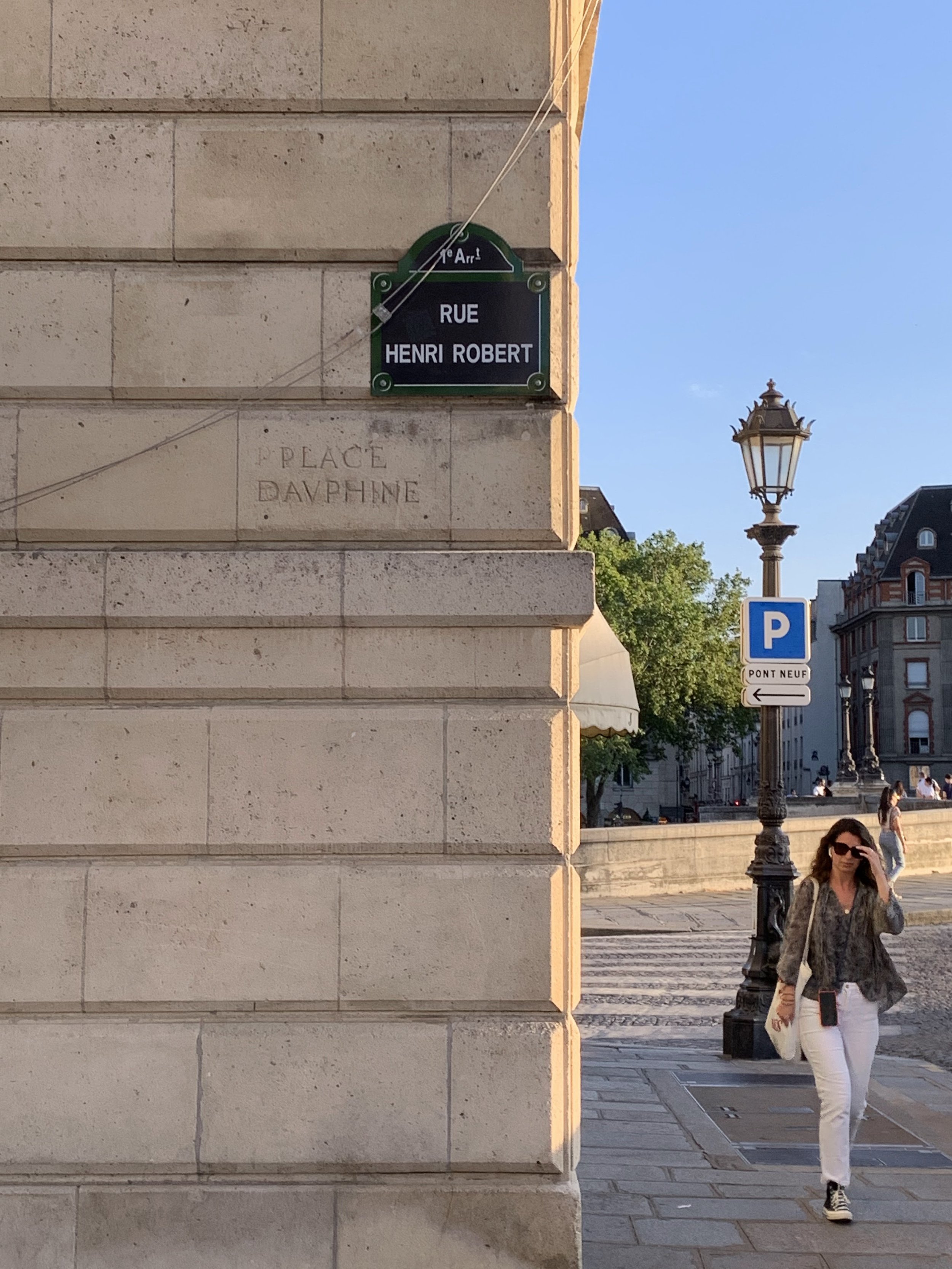 Place Dauphine(1).jpg