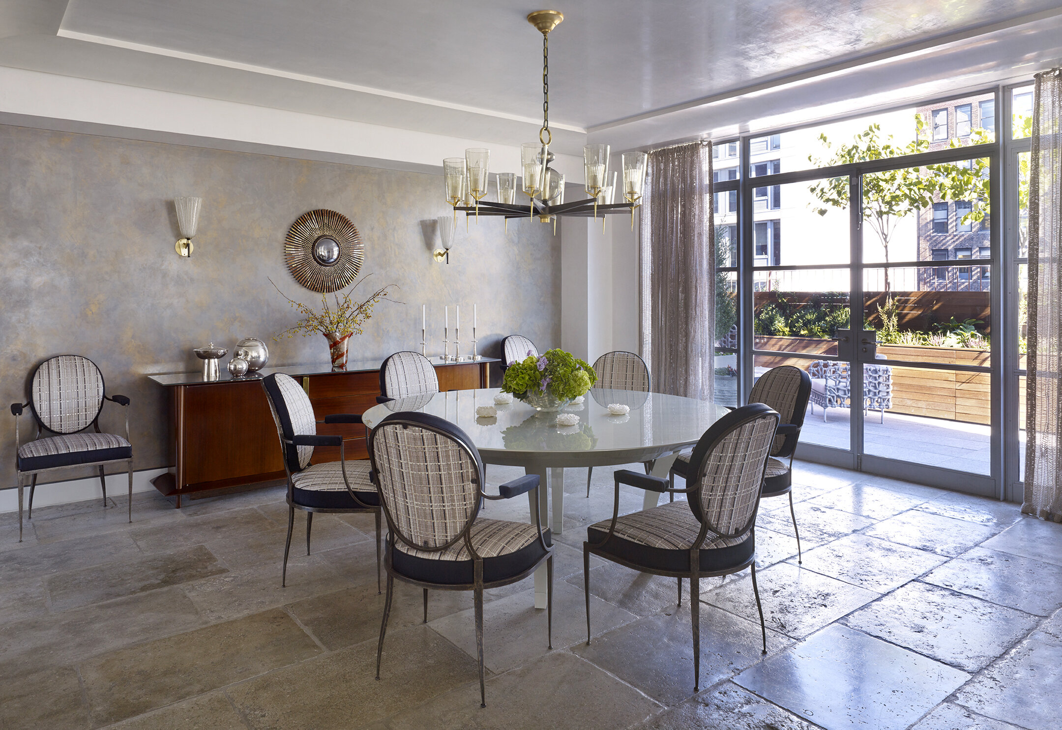LUXE_121 W21_1_Dinign Room 1_photo Peter Murdock.jpg