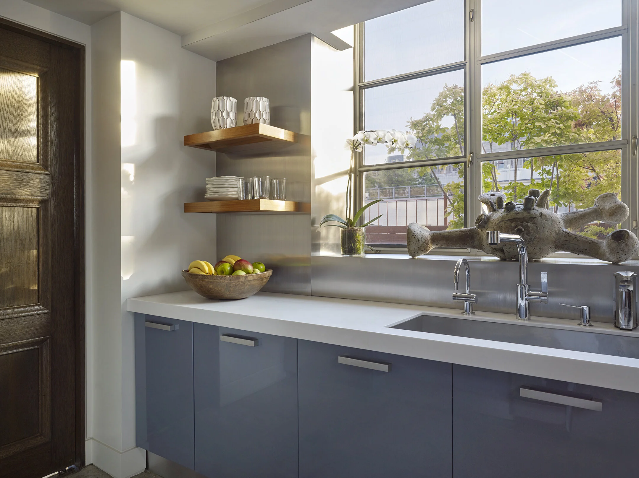 LUXE_121 W21_Kitchen_photo Peter Murdock.jpg