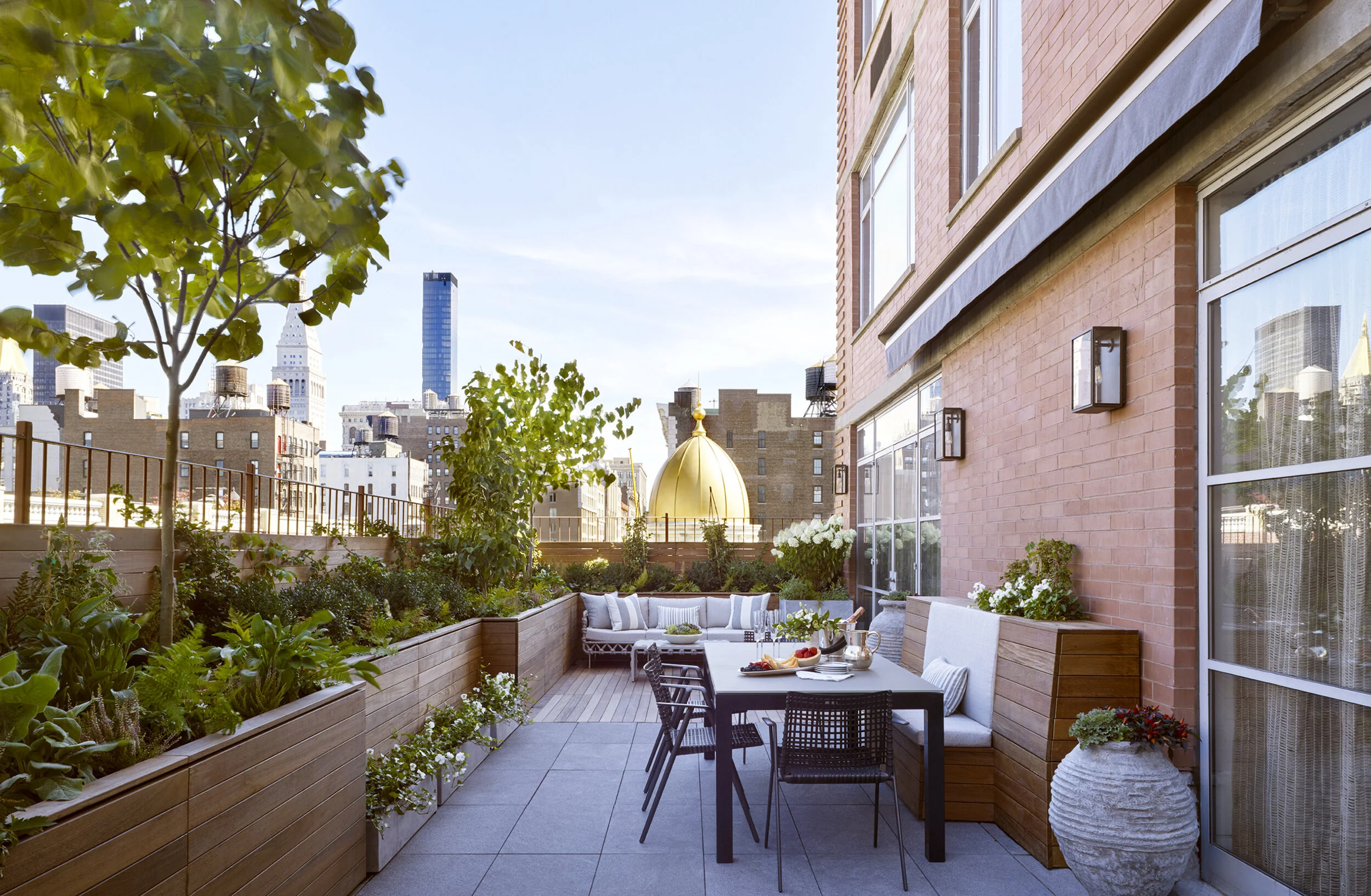 LUXE_121 W21_Patio_2_photo Peter Murdock.jpg