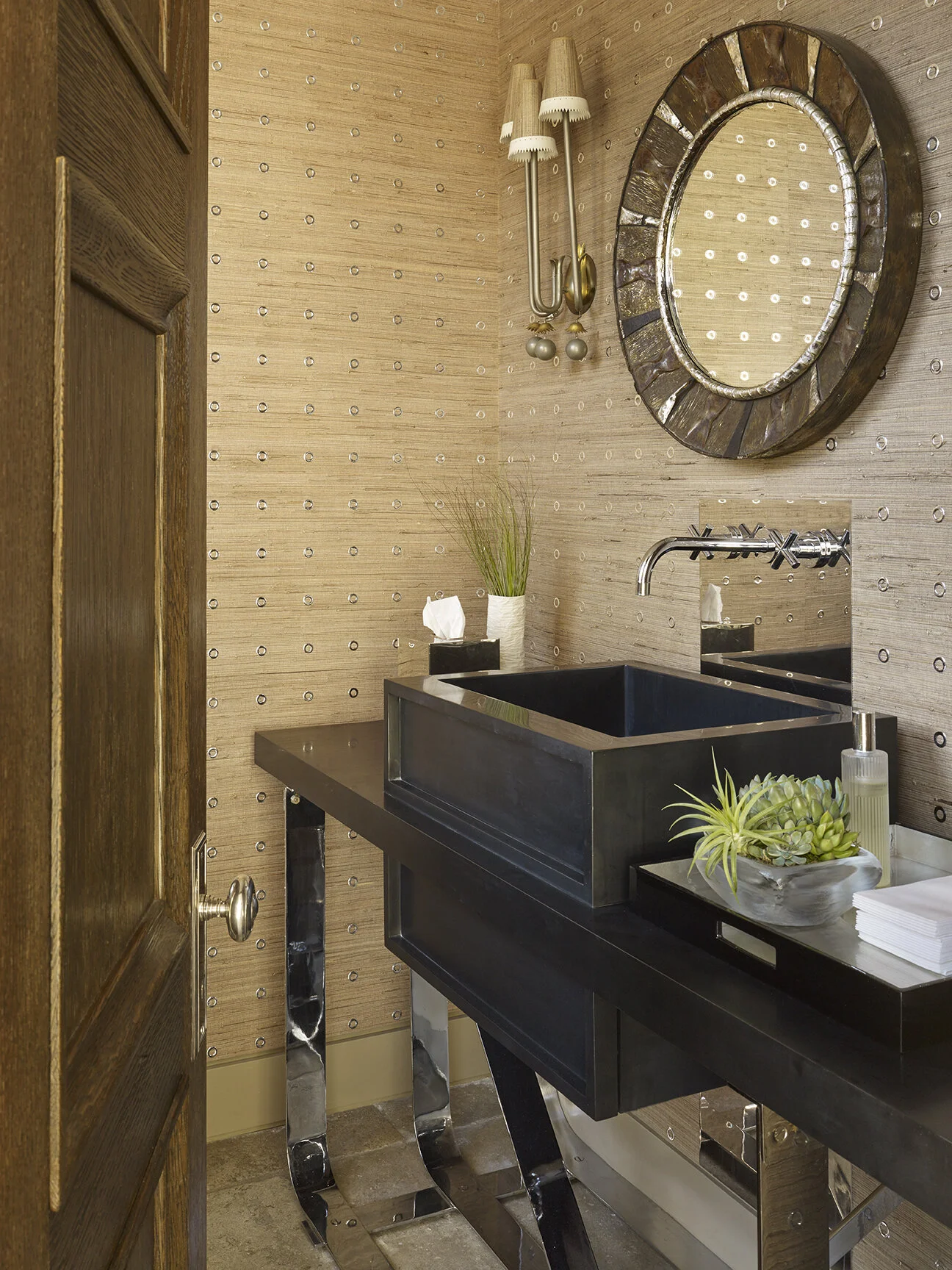 LUXE_121 w21_Powder Room_photo Peter Murdock.jpg
