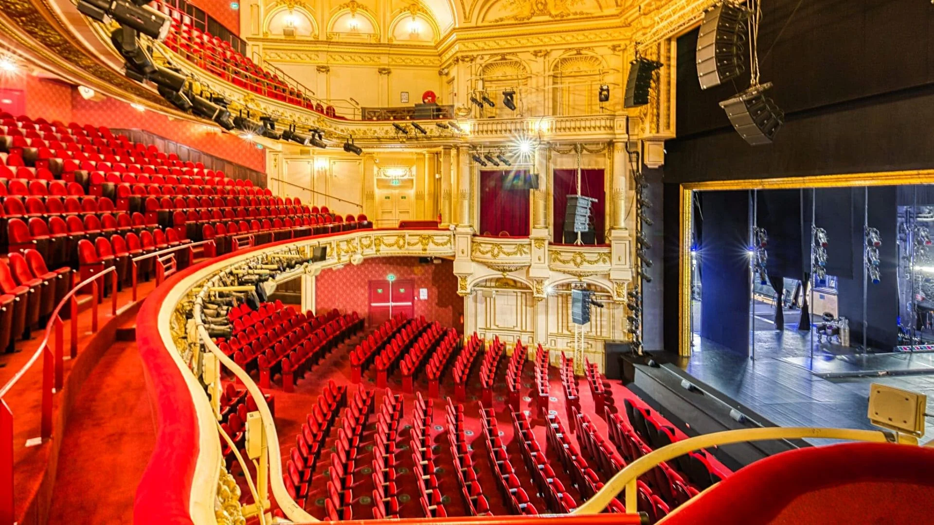 Theatre Paris.jpg