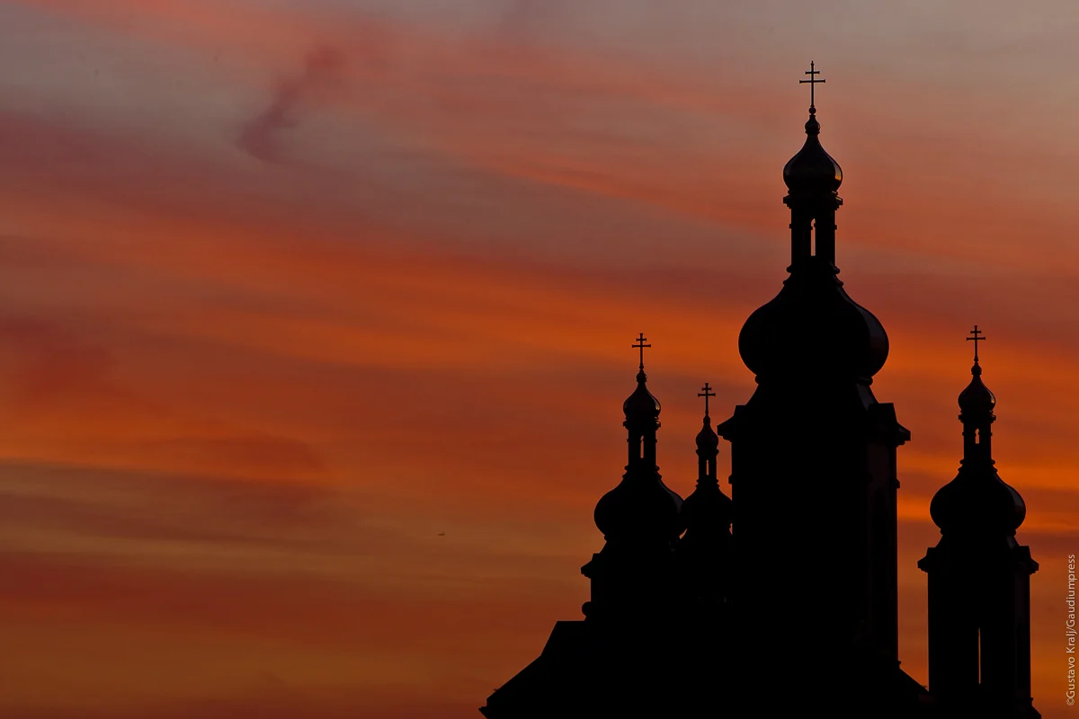 Toronto, Canada: Cúpulas de la Catedral de los Eslovacos al amanecer. Foto: Gustavo Kralj/Gaudiumpress