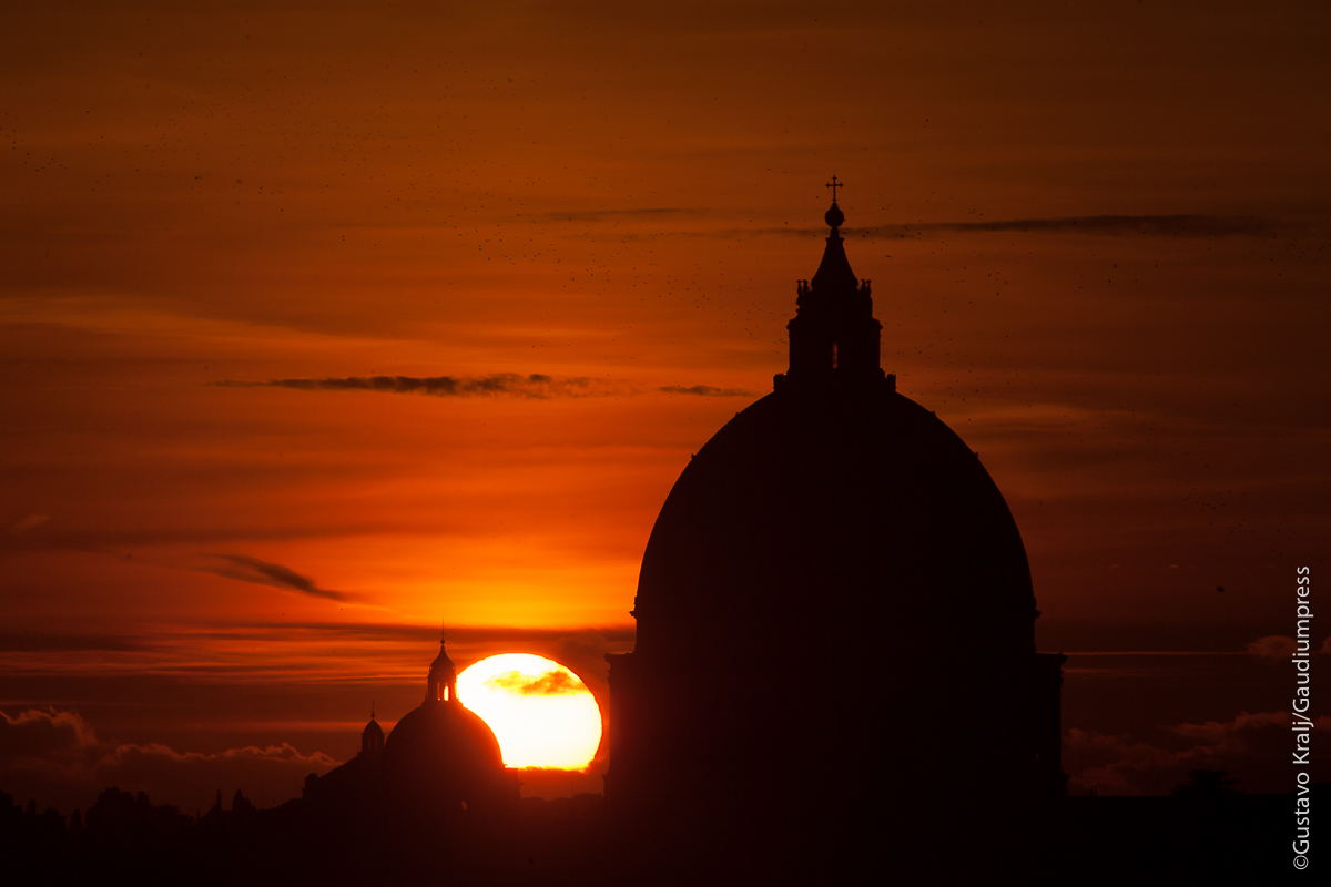  Roma: Cupulas en el atardecer invernal - Foto: Gustavo Kralj/Gaudiumpress 