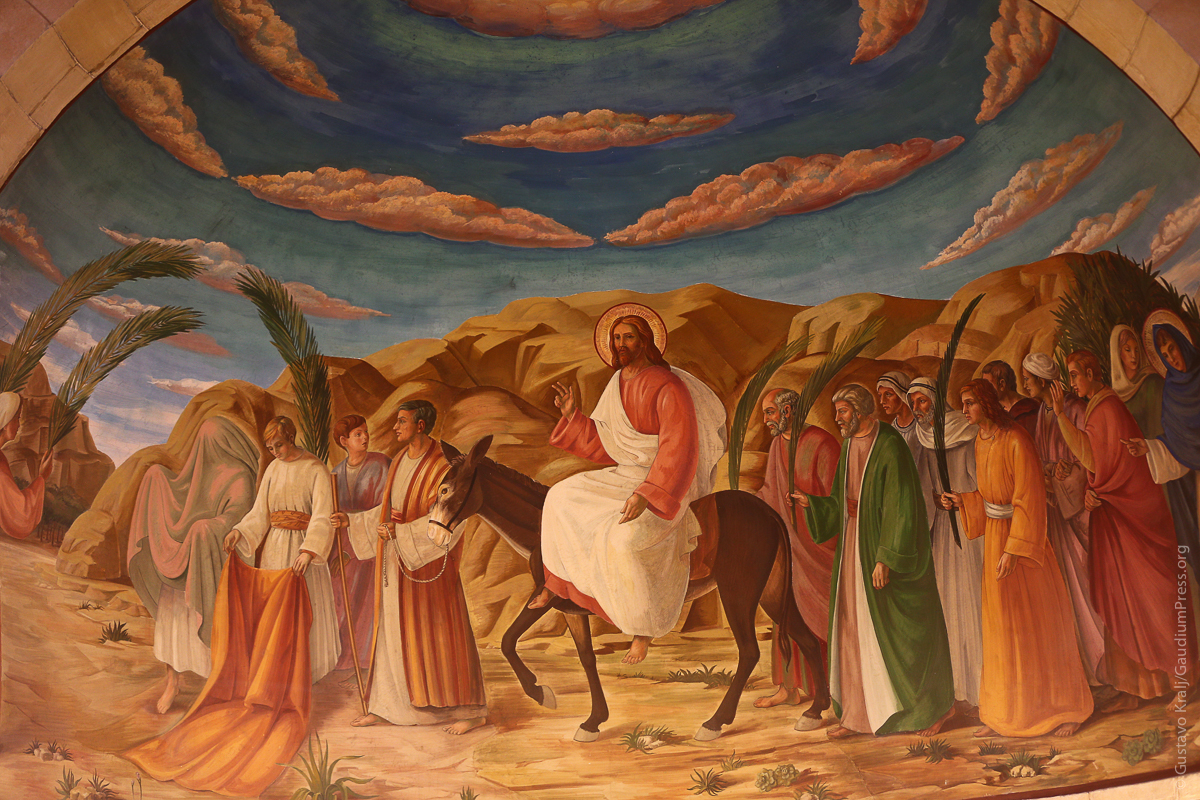 Jerusalen: Jesus entra triunfalmente en Domingo de Ramos. PIntura en la Iglesia de Bethfagé. Foto: Gustavo Kralj/Gaudiumpress
