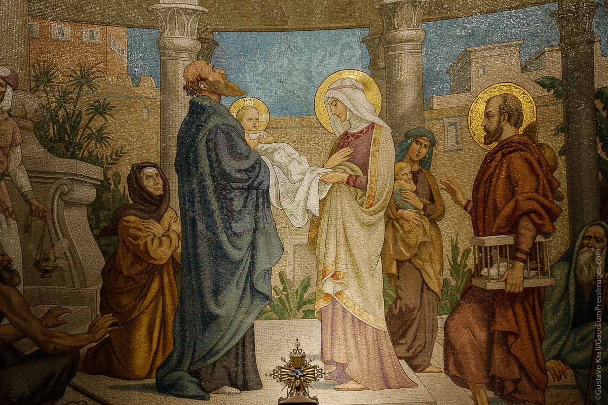 Lourdes, Francia: Mosaico de la Presentación de Jesús en el Templo. Foto: Gustavo Kralj/gaudiumpressImages.com