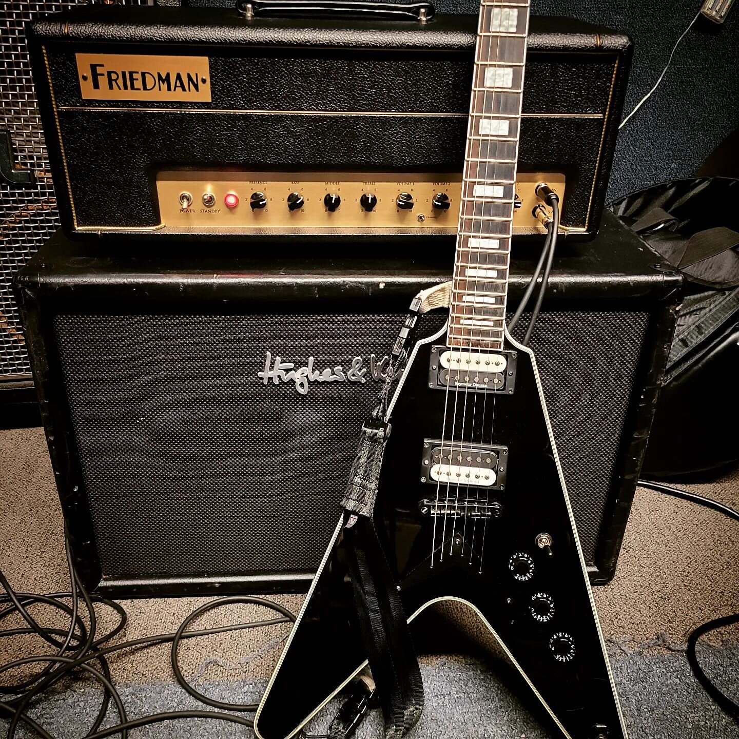 What a great combination. Dean Select V through a Friedman Smallbox and  Hughes &amp; Kettner 2x12 with V30s.
.
.
.
#craveandwonder #diymusician #deanvselect #friedmanamps #arnoldschmidt #shredguitar #metalguitar #guitarsarebetter #guineapigsofinstag