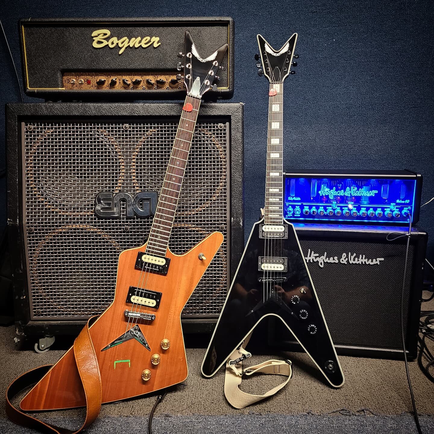 Dean Classic Z vs Dean Select V. Both with Seymour Duncan TB-5 and APH1n pickups. 
.
.
.
#craveandwonder #diymusician #deanusa #deanguitars #getyourwings #explorer #flyingv #couchguitarstraps #bogneramps #bognerhelios #englamps #hughesandkettner #tub
