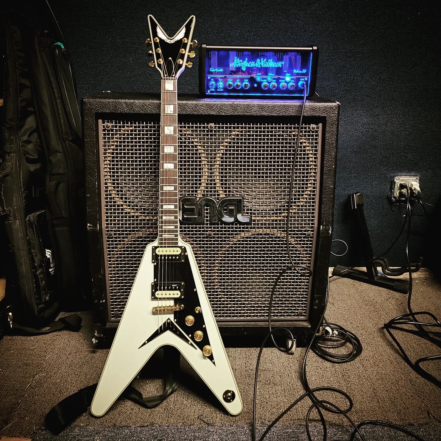 The little amp that could. Correction, the little amp that can!
H&amp;K Tubemeister Deluxe 20 on 5W into a Greenbacks loaded Engl 4x12. Using the Dean V with the finally upgraded new DMT Lights Out pickups. 
.
.
.
#craveandwonder #diymusician #arnold