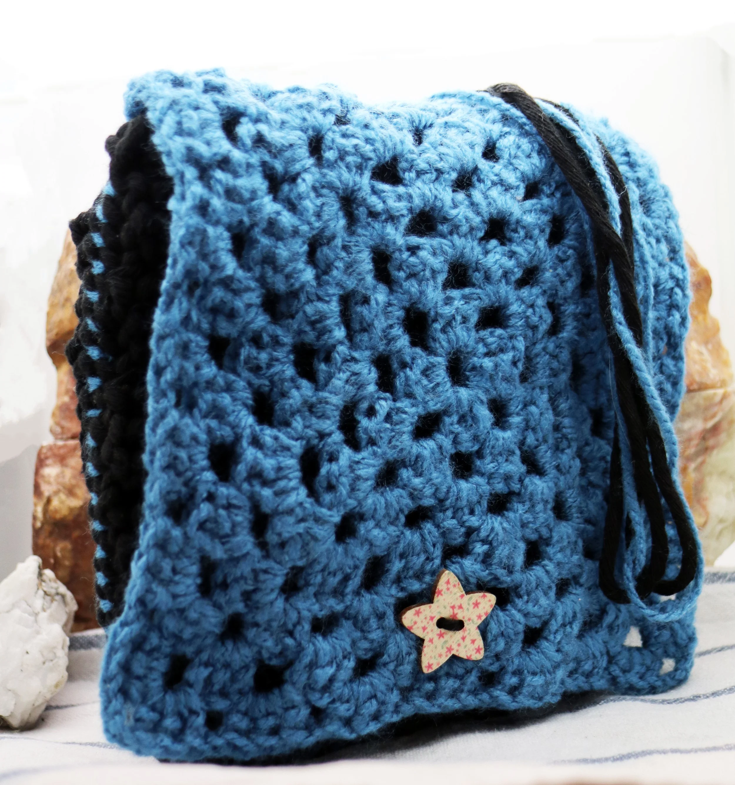 crochet bag black and blue.jpg