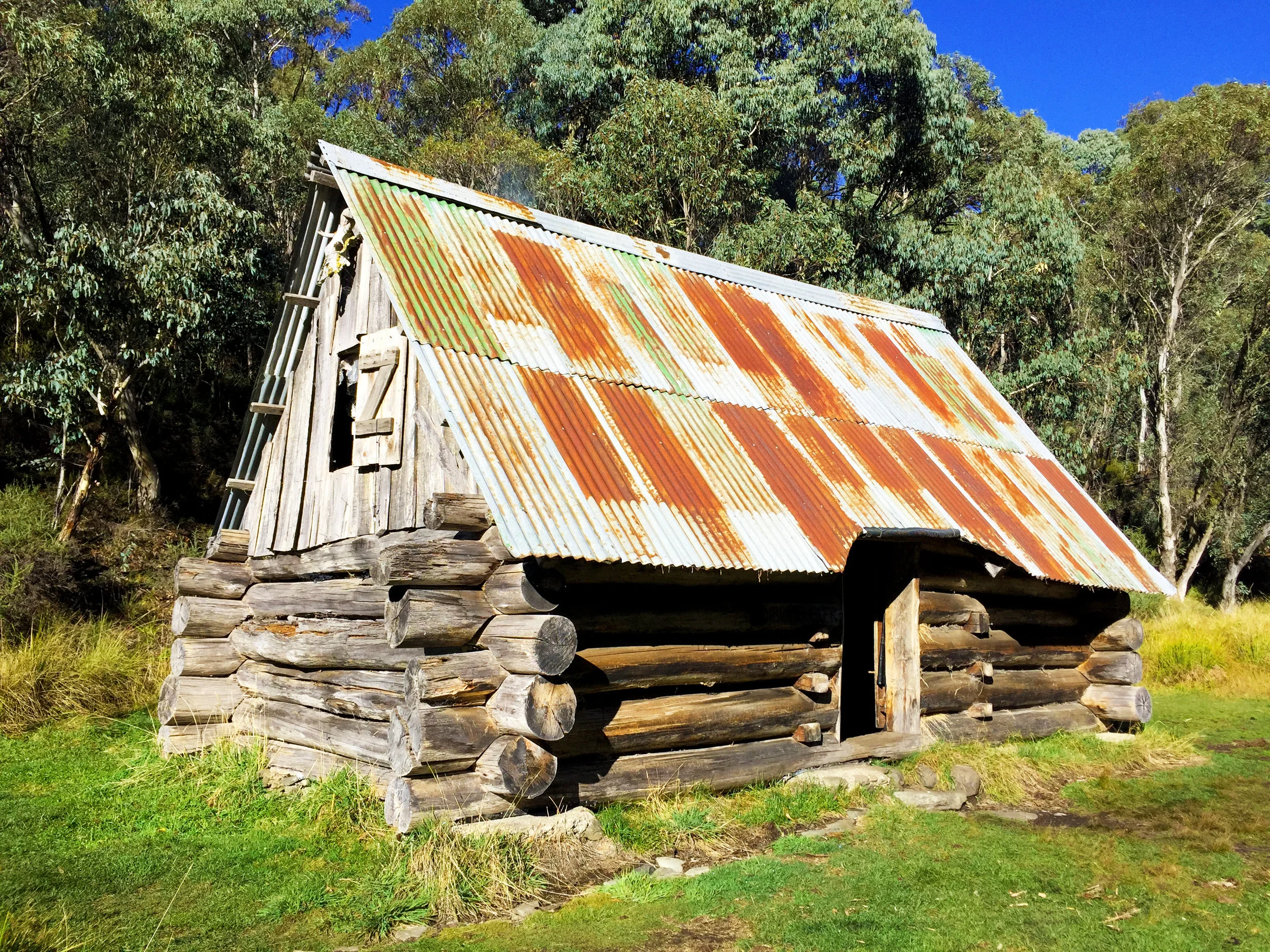 The iconic Dibbin Hut seated on the plains of the Cobungra River