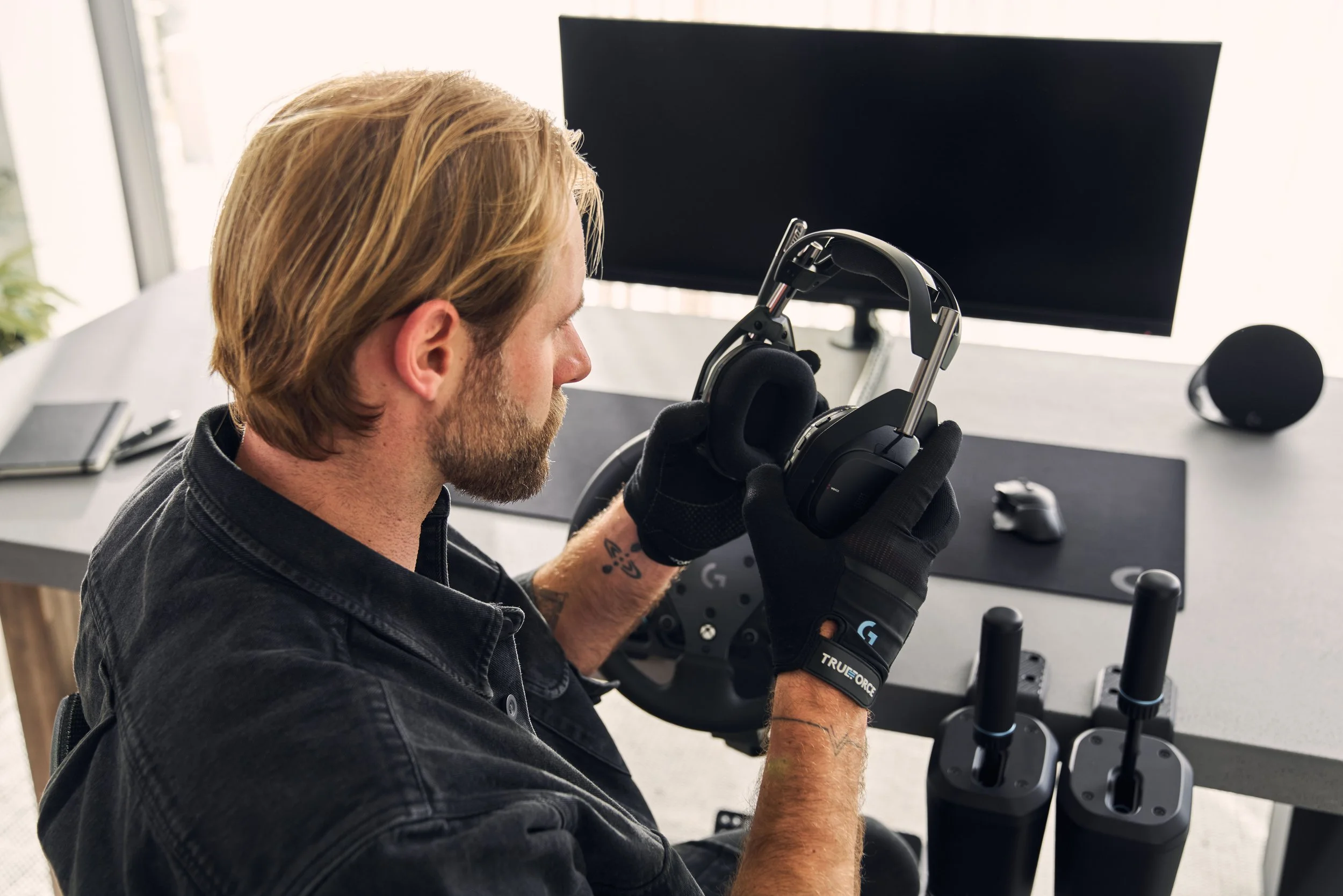 Logi Desk Round Wheel 2SQHB OS CU 2.jpg