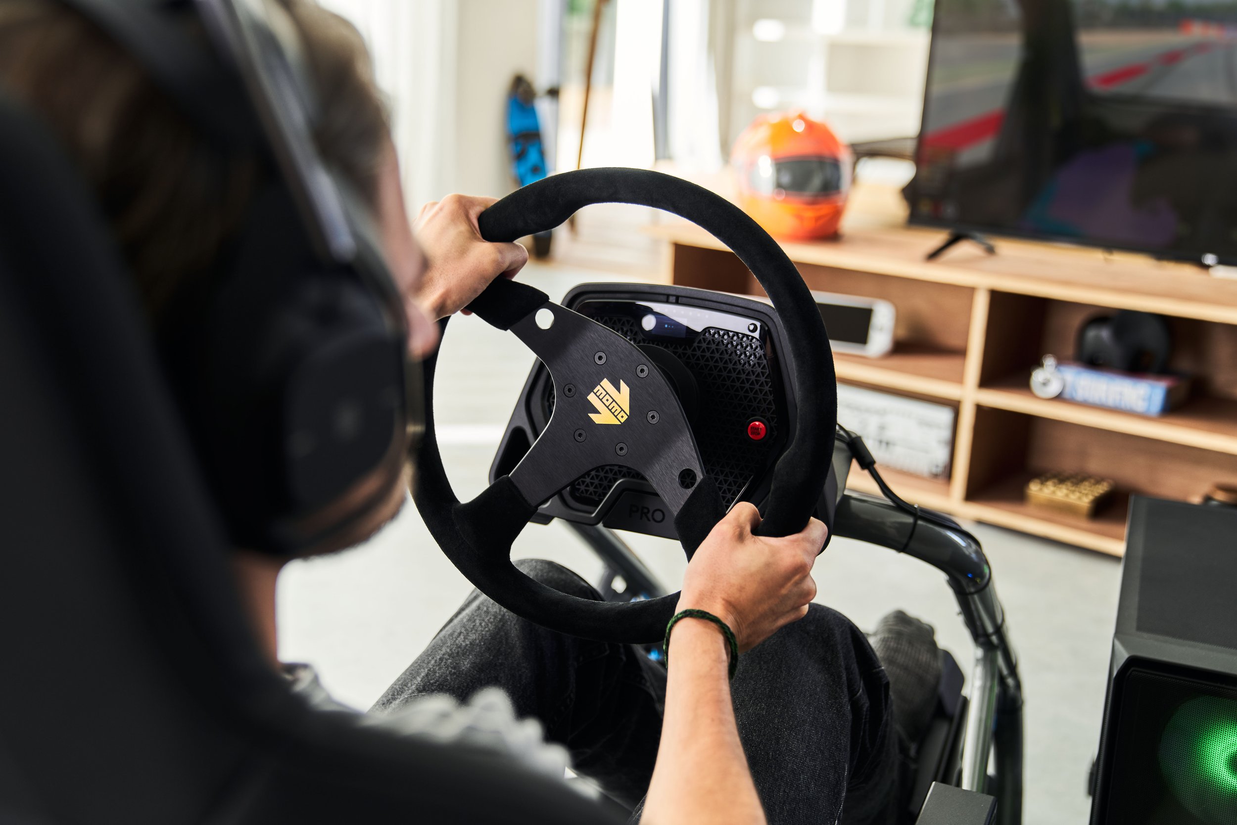 Logi Chassis Momo Wheel OS CU 5.jpg