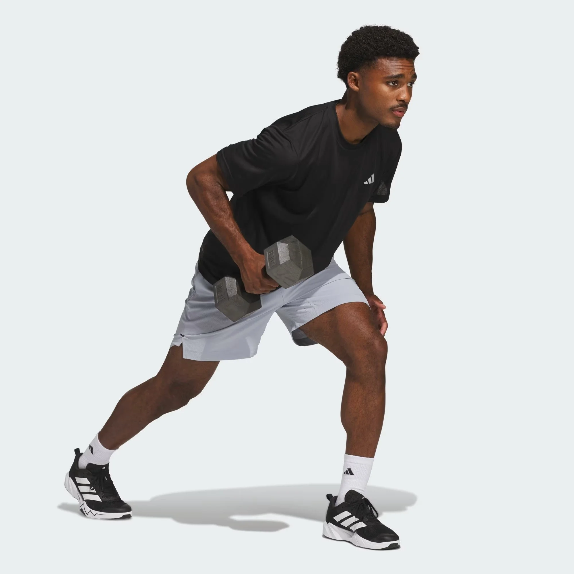imgi_8_Train_Essentials_Training_Tee_Black_JN6799_25_model.jpg