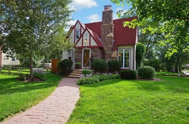 $247,500 Diamond Lake 3 Beds 2 Baths 1,430 Sq. Ft.