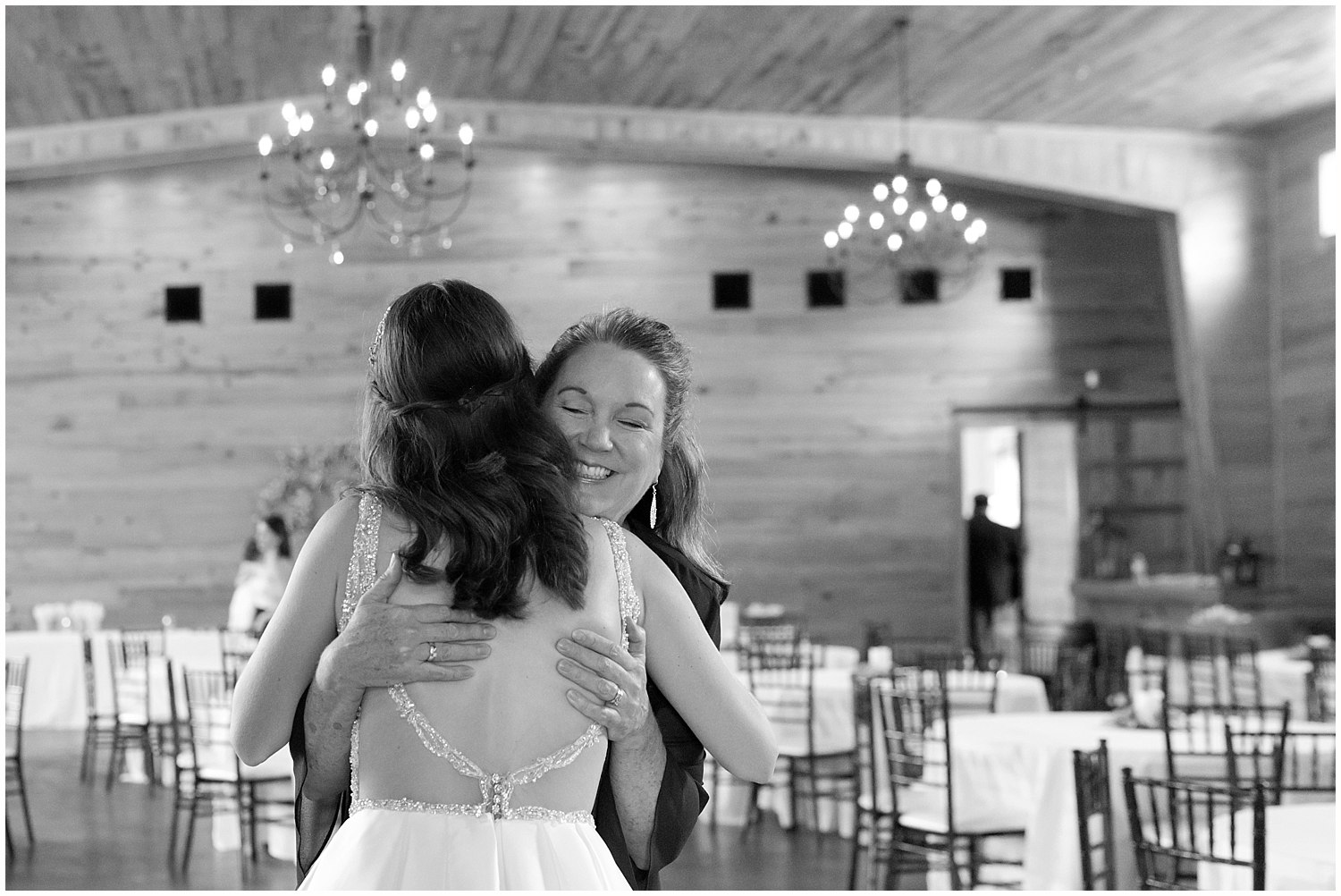 mom seeing daughter for the first time on wedding day