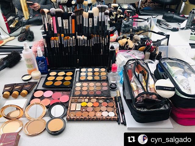 #Repost @cyn_salgado ・・・
Today&rsquo;s set up. #abeautifulmess 😍🎨