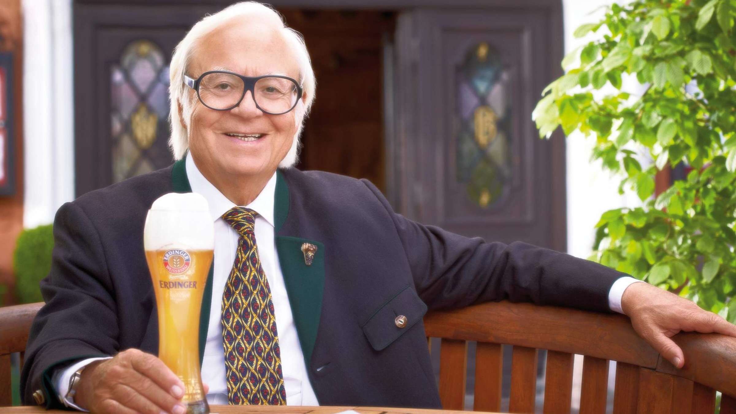 2135283579-sein-erdinger-weissbier-verkauft-werner-brombach-in-hundert-laendern-am-sonntag-feiert-er-80-geburtstag-F6Fbghcea.jpg