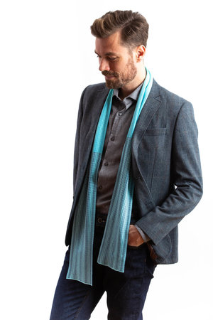 Stylish Ways to Tie a Silk Scarf — Collingwood-Norris