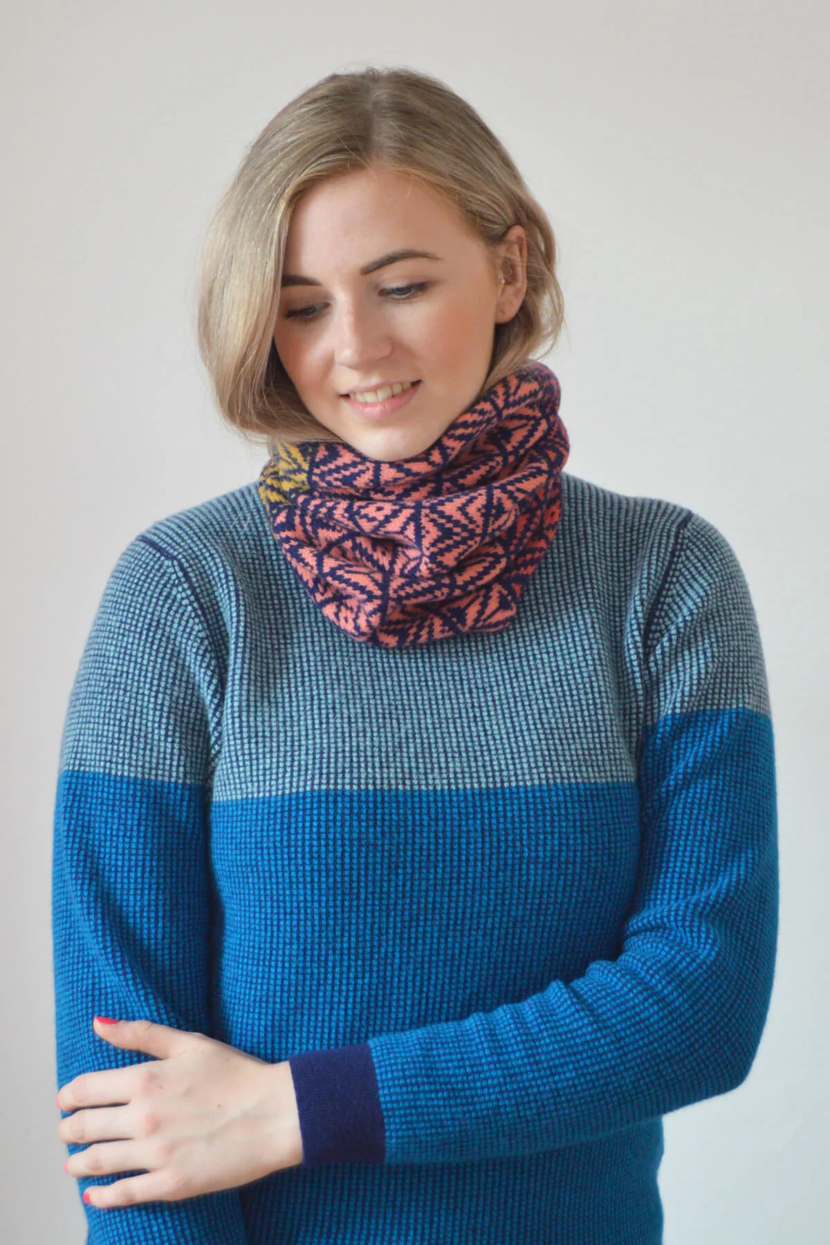 pink and navy lambswool cowl by Collingwood-Norris. Luxury knitwear made in Scotland