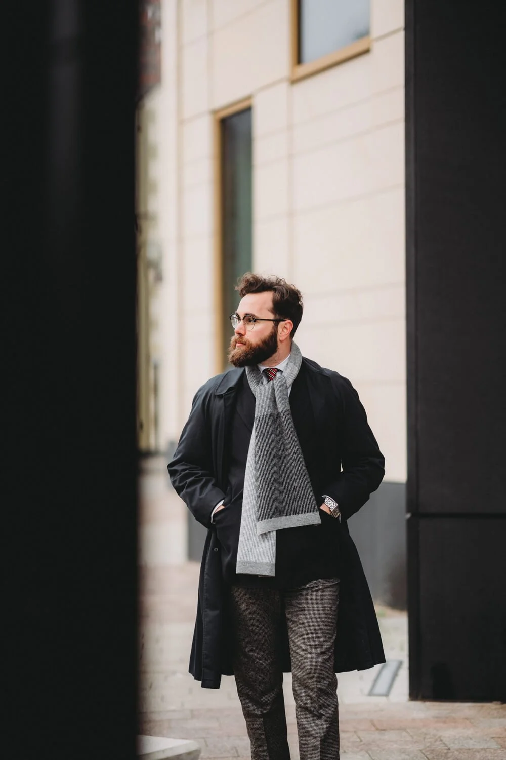 Grey Muffler Style With Coat Grey Scarf Outfit Scarf Outfit Men
