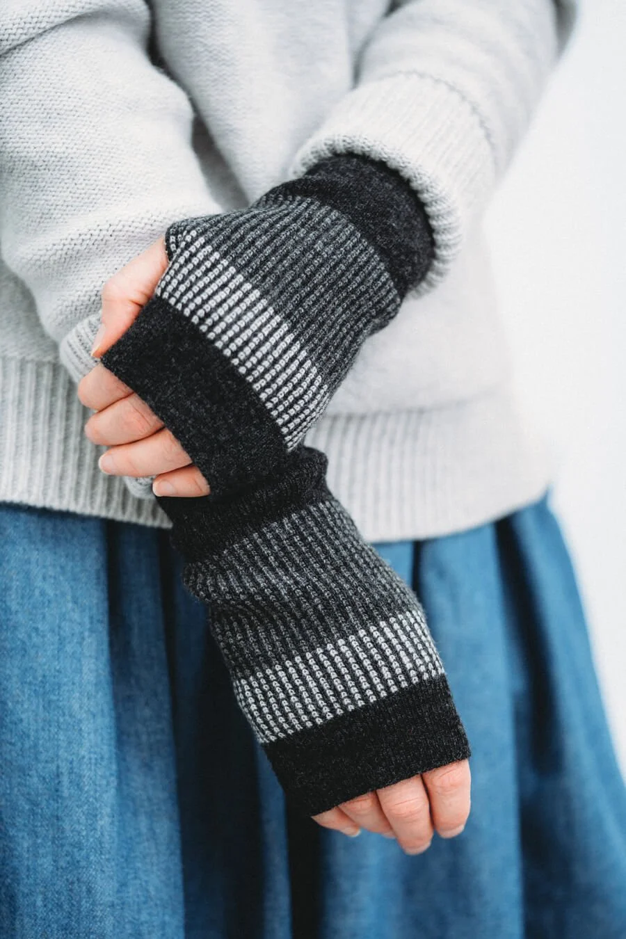 Lambswool fingerless mitts in charcoal handmade by Collingwood-Norris.jpg