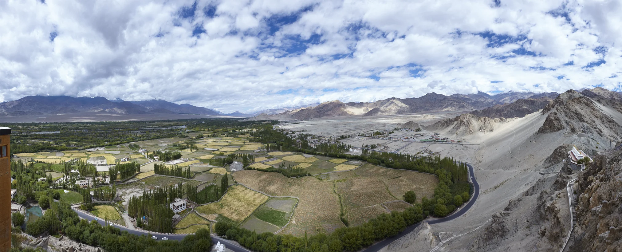 Behind thiskey monistray Panorama.jpg