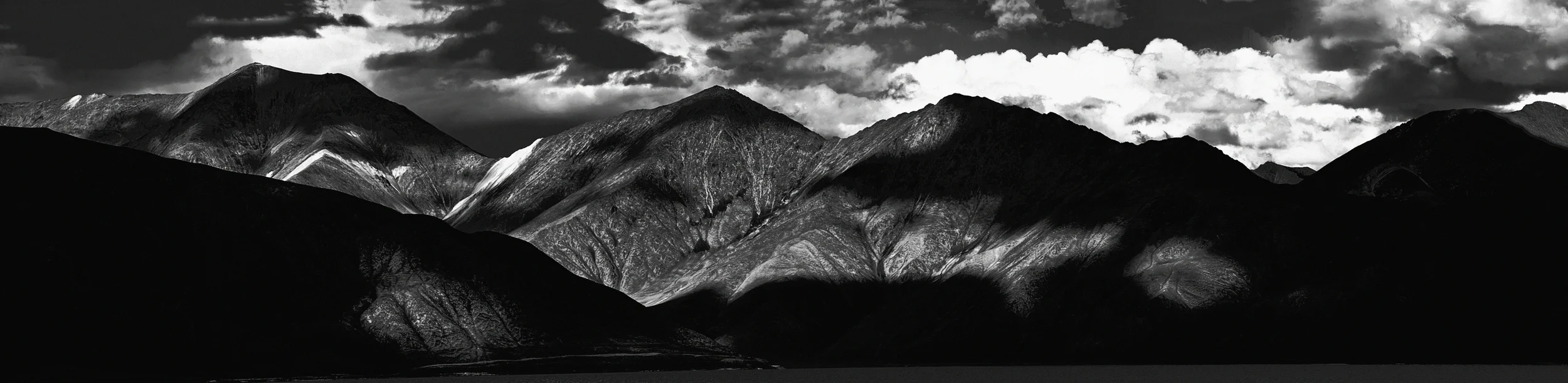 PANGONLAKE Panorama B B&W.jpg