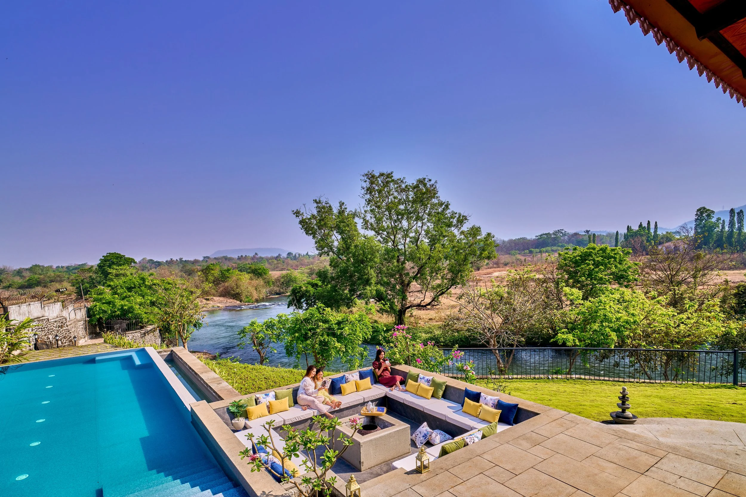 JALLOSH SAFFRON STAYS8656.jpg