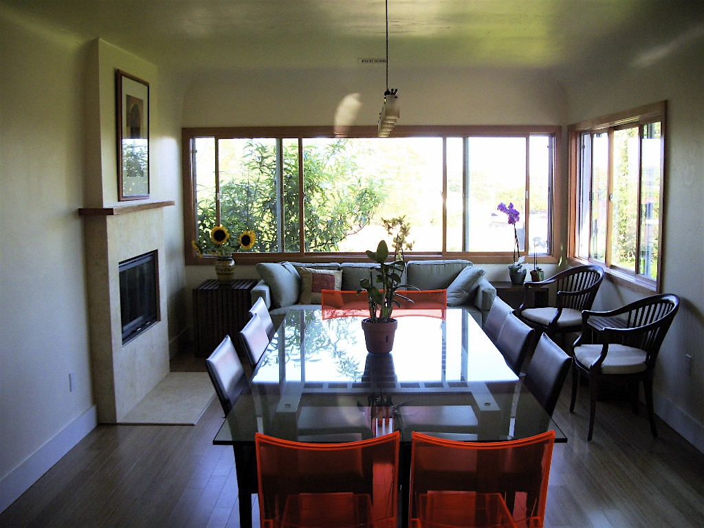  The dining area and casual sitting area. The large window frames a great view of downtown&nbsp;San Diego. 