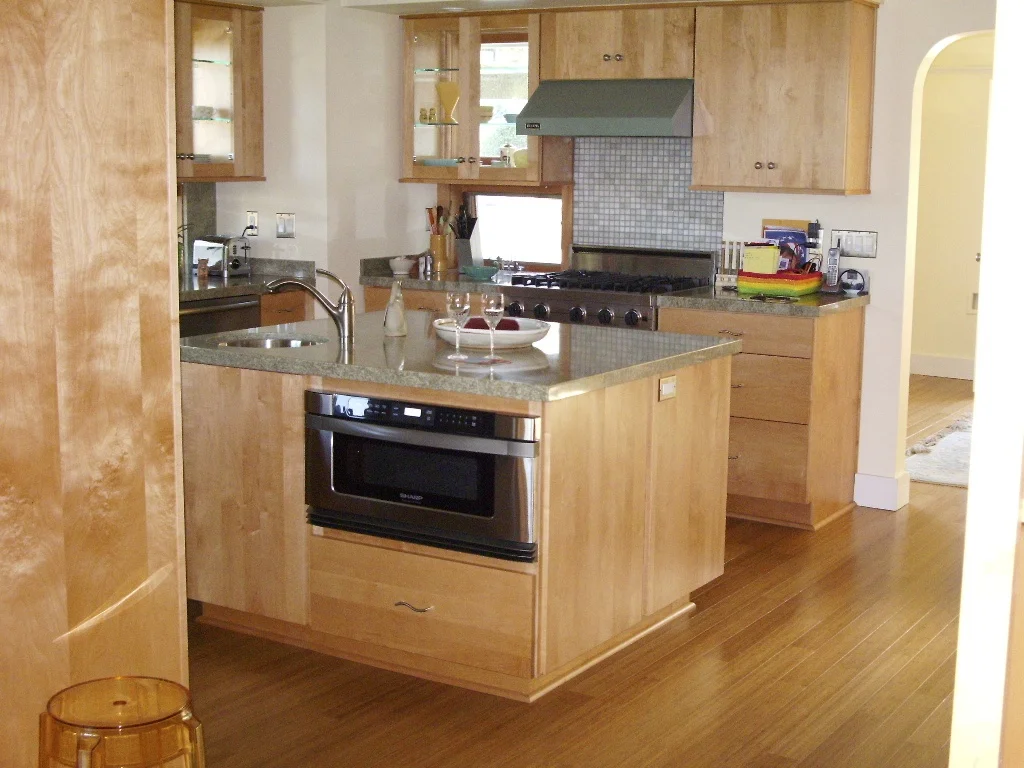 Another view of the kitchen.