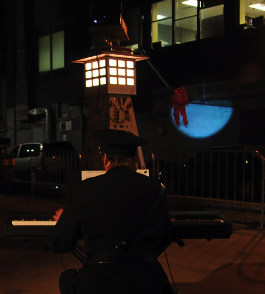 Projektor. Nui Blanche