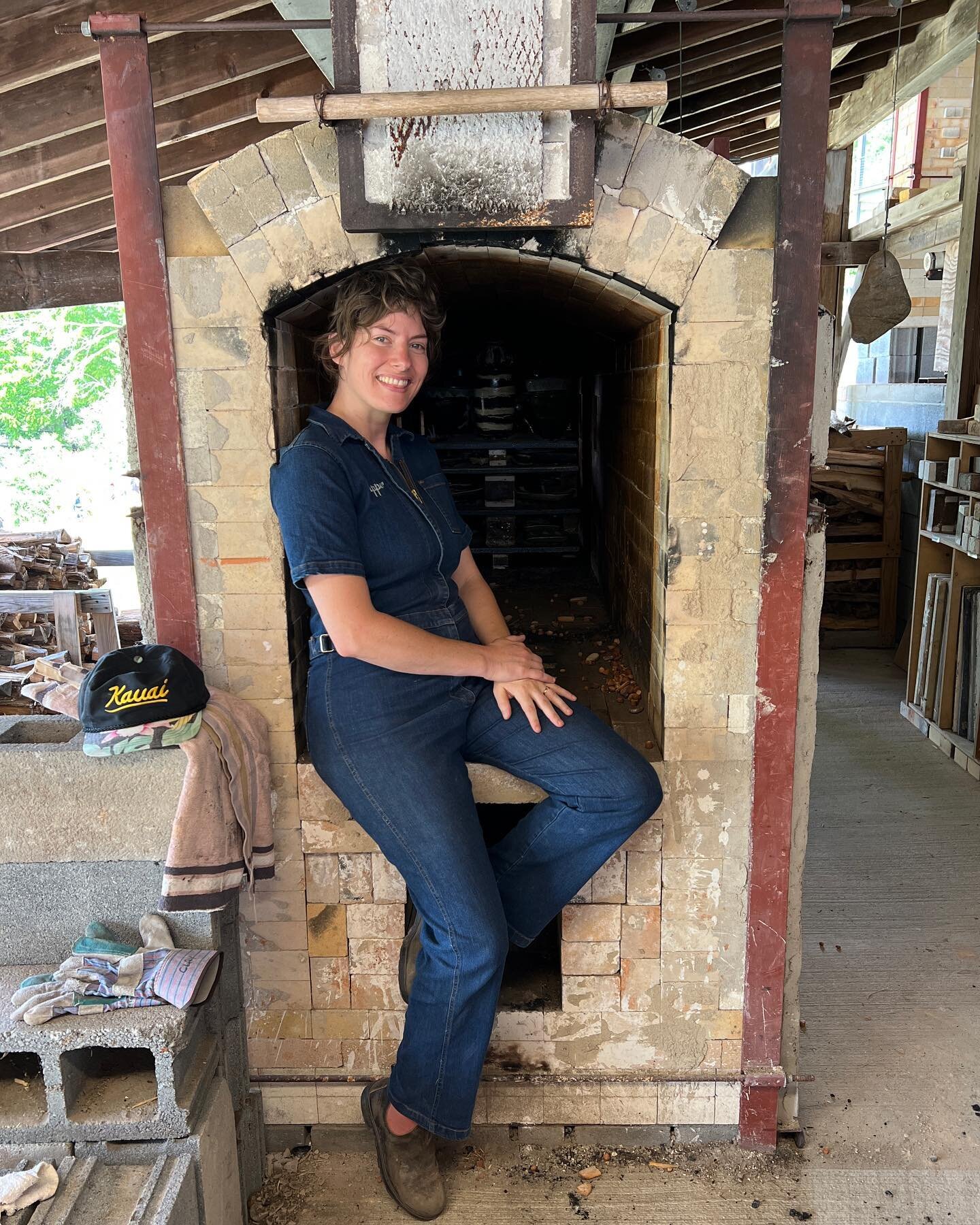 Posing with kilns is in the top tier of nerdy, irresistible potter impulses. Especially at an adult sleep away summer camp for said nerds. Also the most fun I&rsquo;ve had in years 🤓😎 #penlandforever 
.
.
.

#lizware #ceramics #pottery #handmadegif