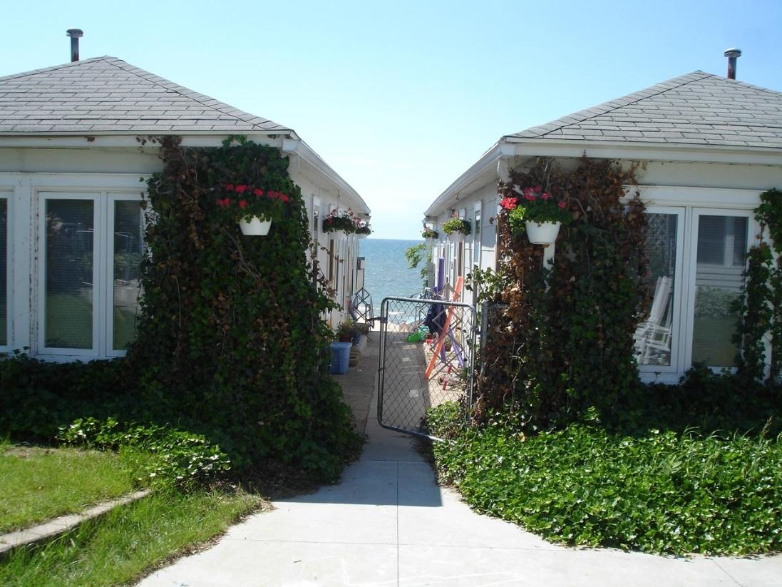 Visitors Guide Pic.jpg