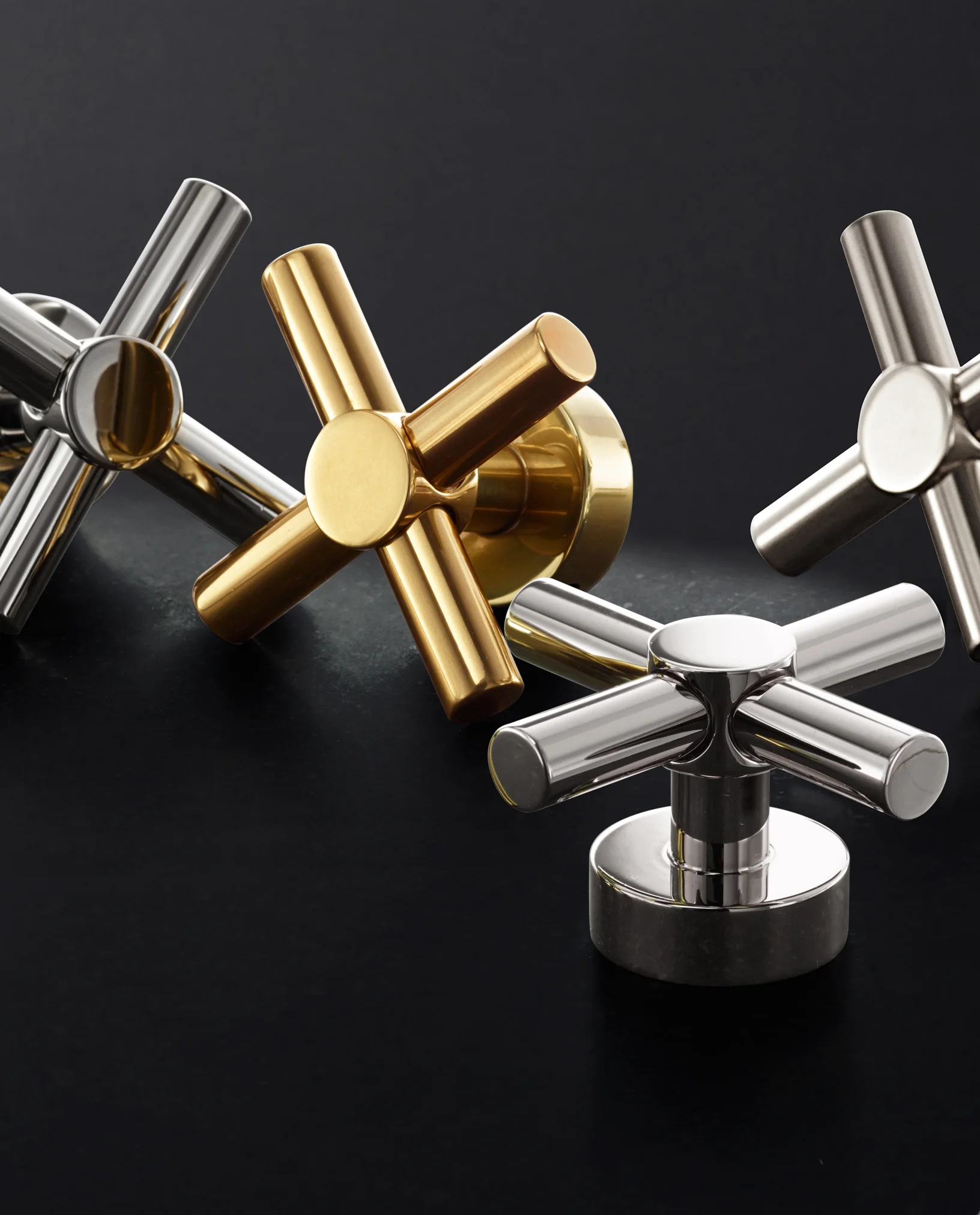 N434_B181_Bath_Furniture_Hardware_Info_26273_V1_Dry_Hero_CO16FAL_AFTER.jpg