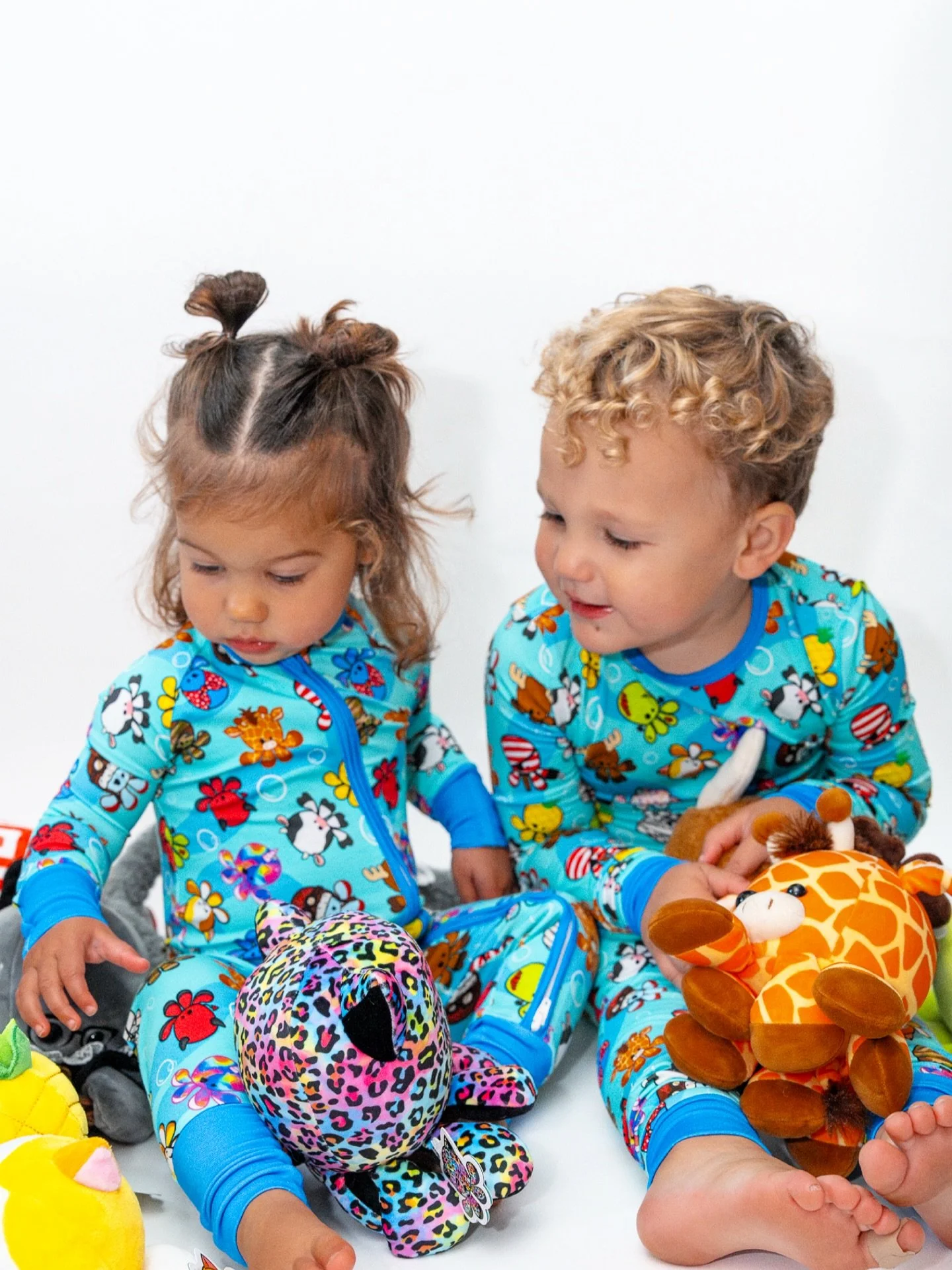 ✨ The snuggle is REAL ✨

Our very first bamboo pajamas have officially landed, and we can&rsquo;t get enough of them! Soft, breathable, and covered in the cutest Octopal Splash print, these jammies are already making bedtime way more fun.

Kids + adu