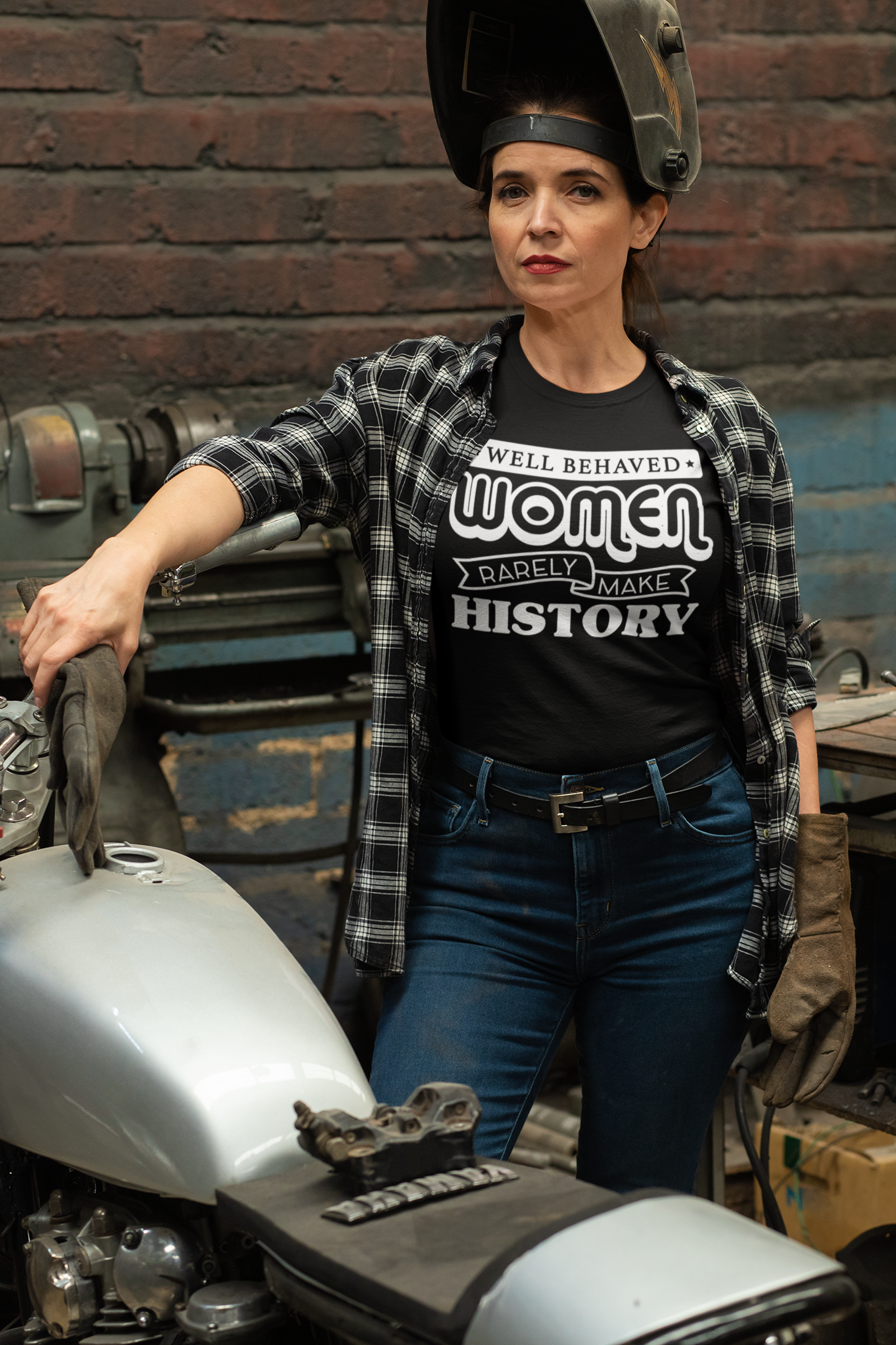 t-shirt-mockup-of-a-woman-repairing-her-motorcycle-31798.png