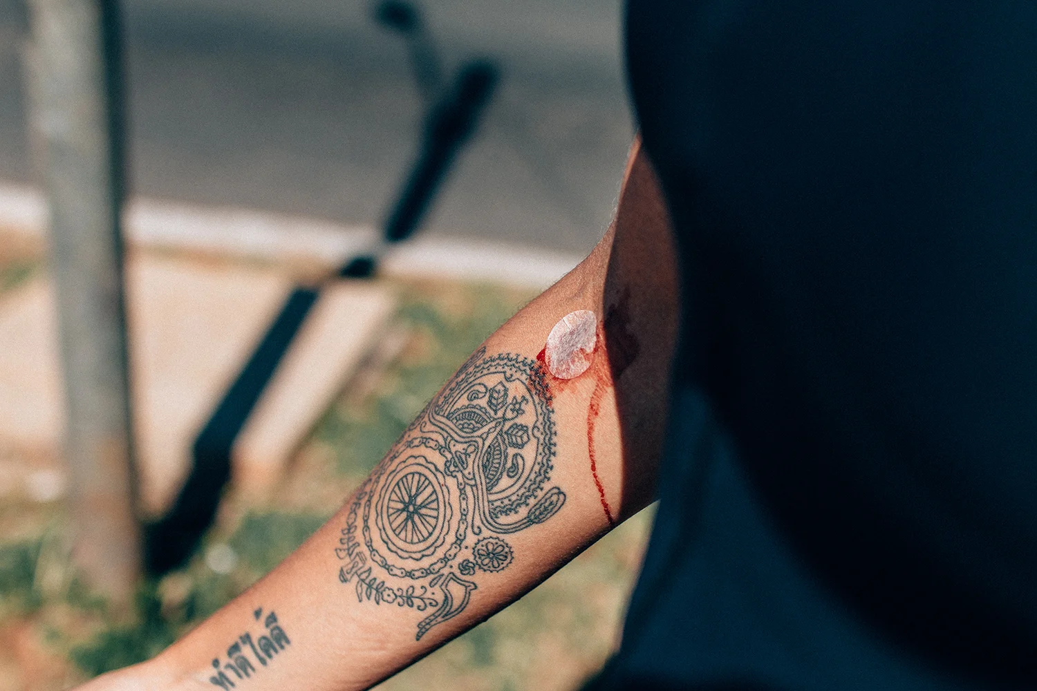 The nurse tried to convince me not to move my arm too much after the blood test. I didn’t listen to her, of course. Riding to my house that day was bloody, but reinvigorating.
