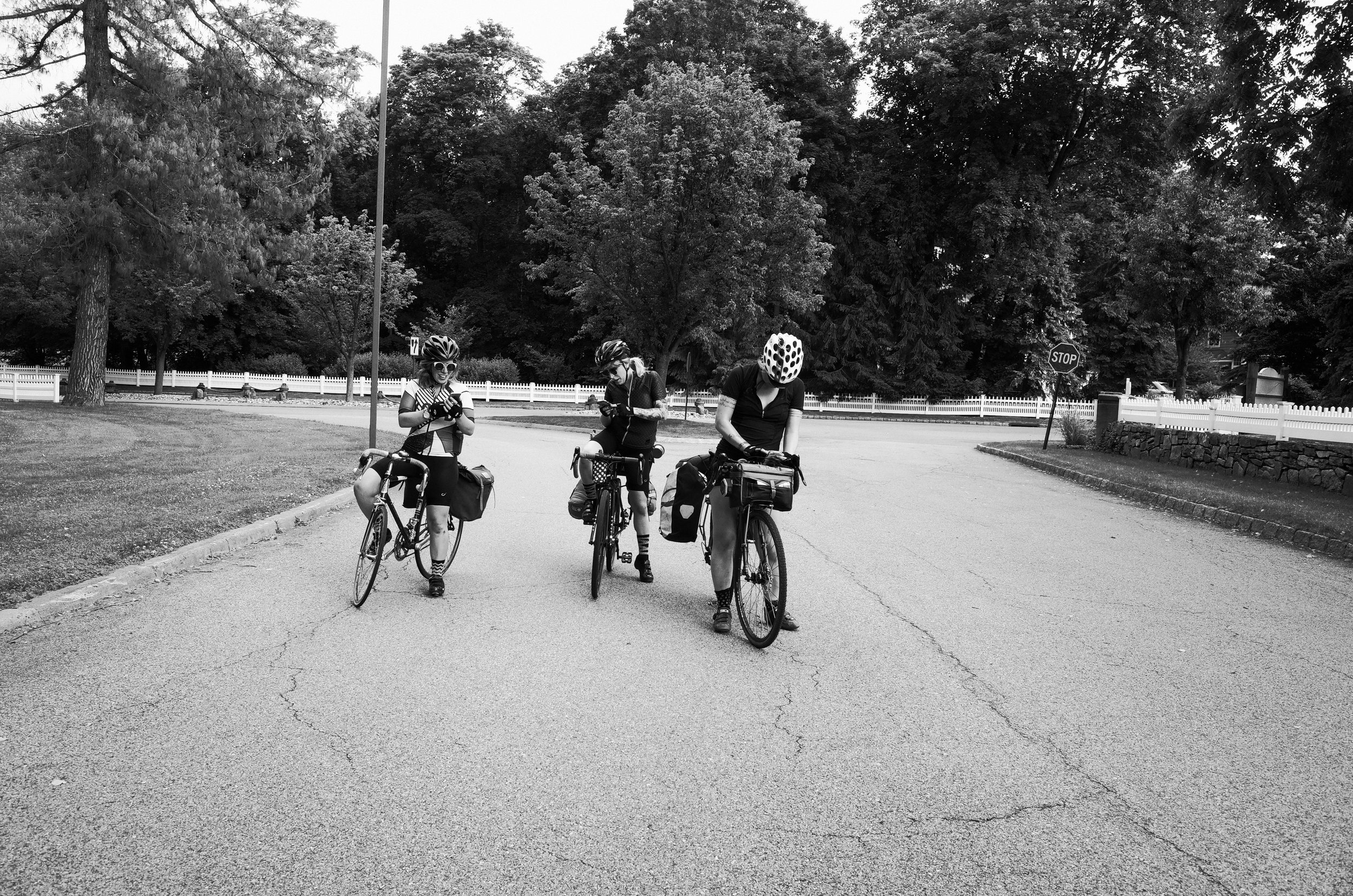 A well charged phone is a great companion for seeking out new roads to get lost on. Photo: Miki Marcinkiewicz.