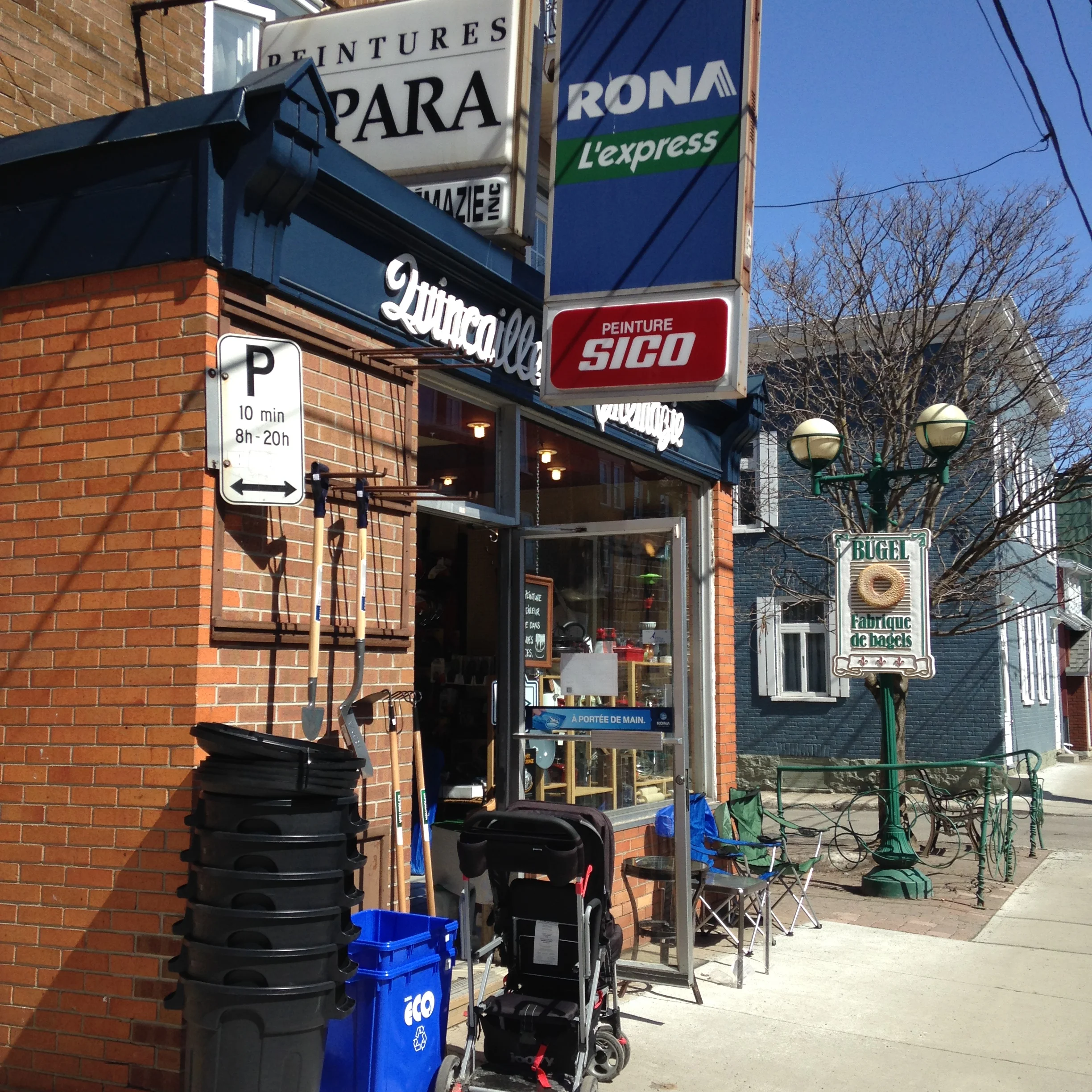 Here we see Rona experimenting with corner store retail in order to fit into the fabric of downtown Québec City. It looks to have partnered with a small paint store.