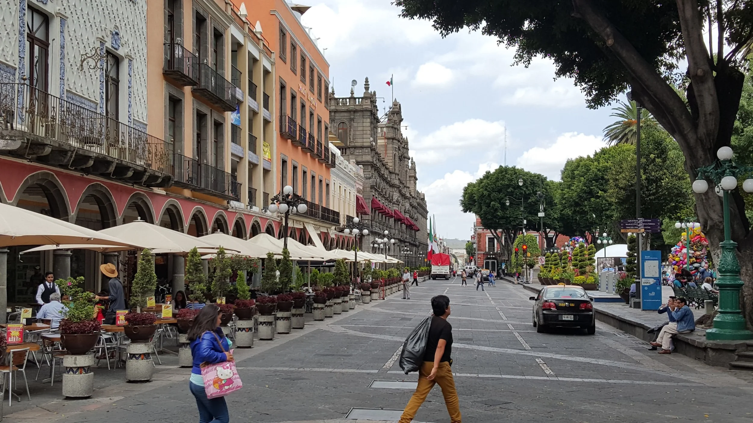 Jaywalking in Puebla. Nobody cares. Maybe there is some secret here I am missing