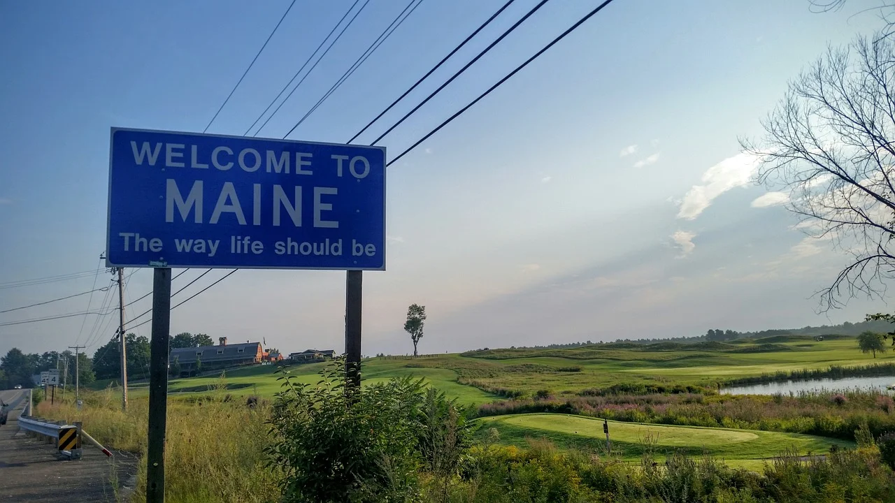 Welcome to Maine sign