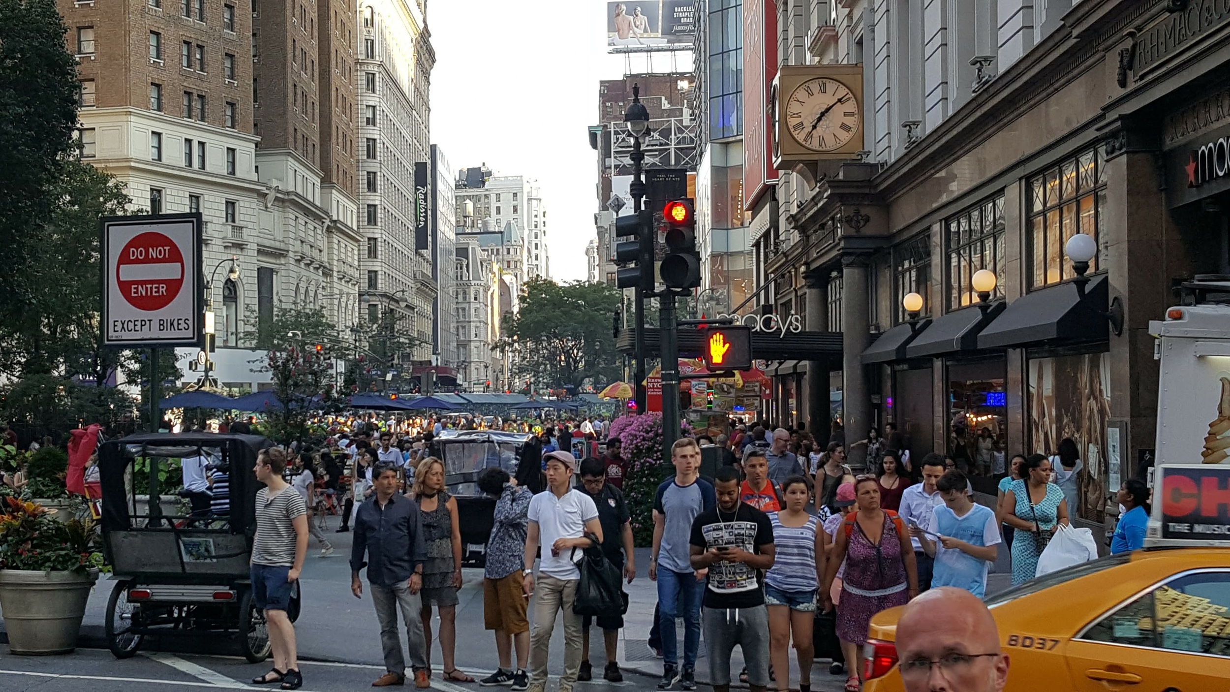 You can't blame the location of 35th Street alone, because this is the street life 250 ft away . If there were something interesting along 35th Street, I am sure the crowds will follow.