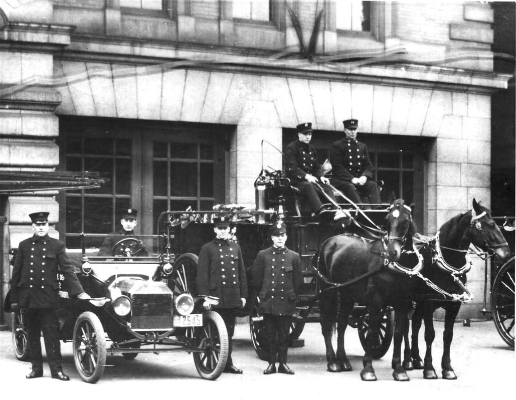 Horse drawn fire department. Source: Wikimedia.