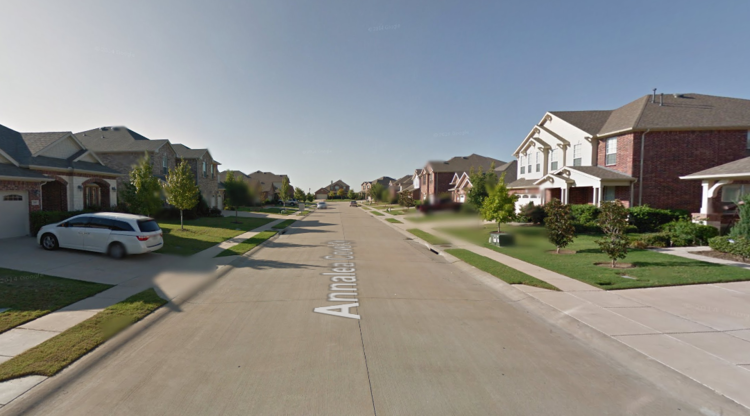 A street in my old neighborhood, designed like an airport runway. (Image from Google Earth)
