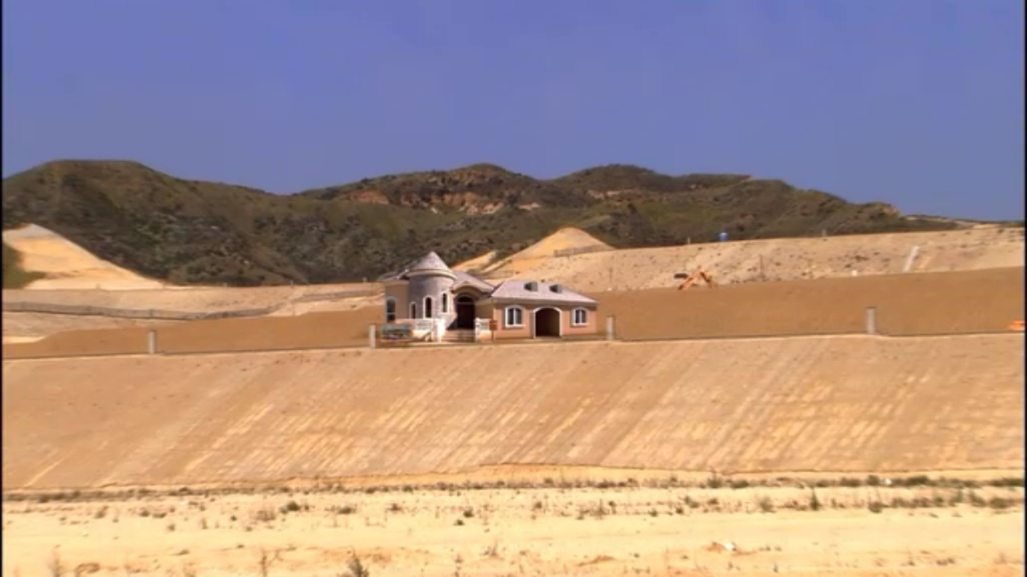The Bluth's model home in Sudden Valley, CA (from Arrested Development Wikia )