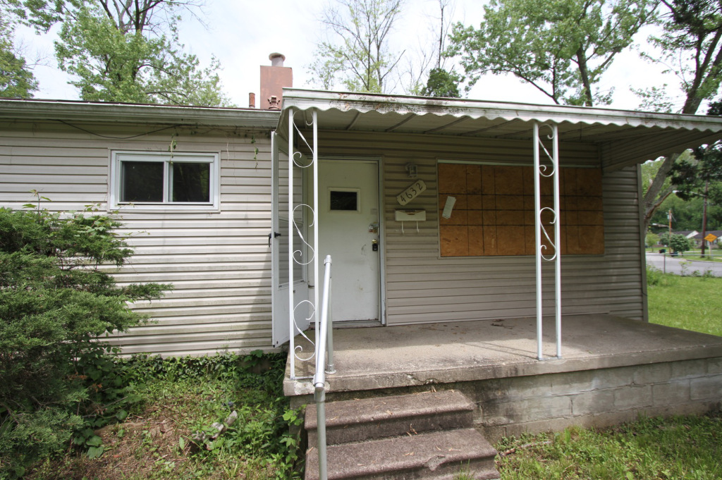 5small boarded up home.jpg