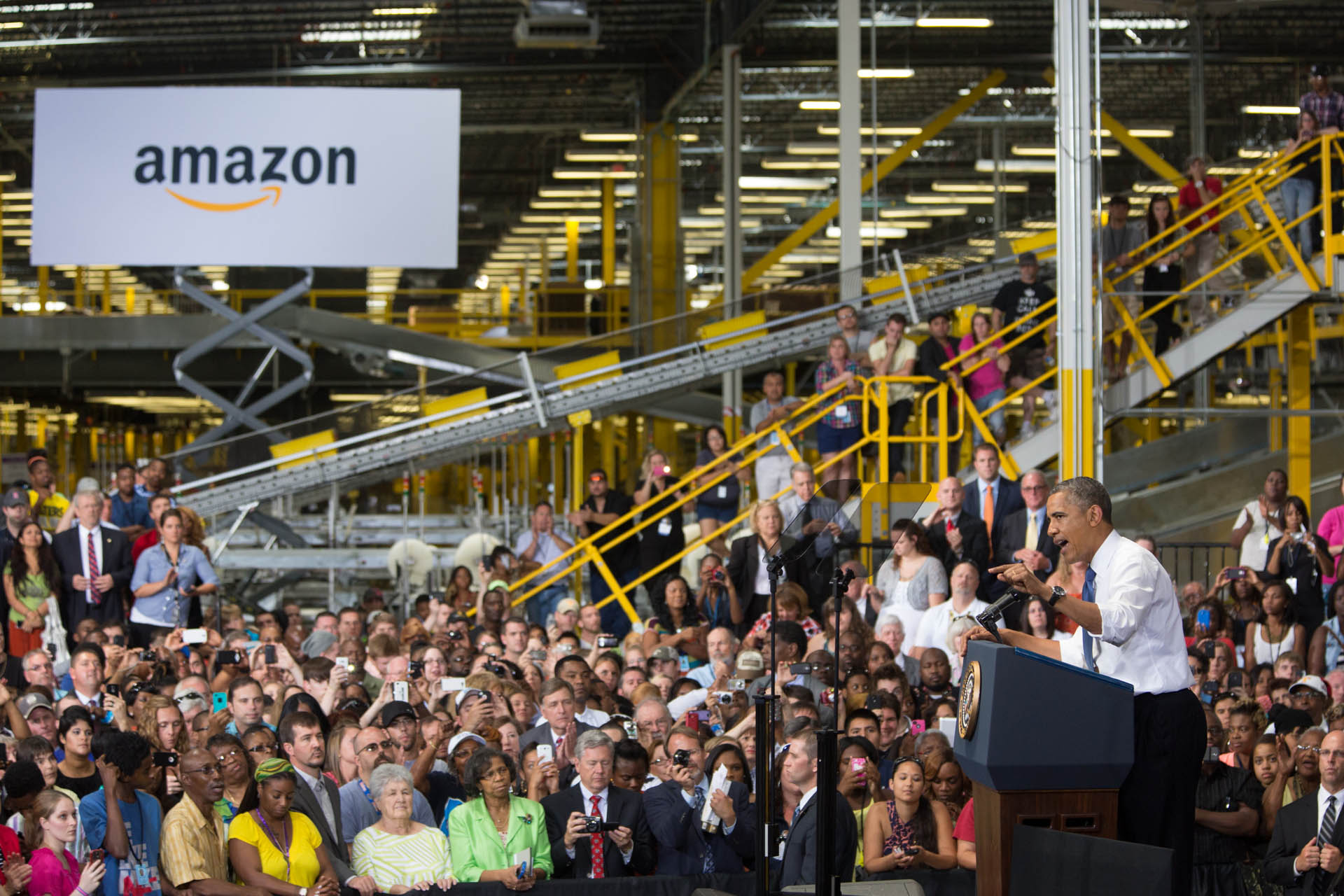 President Barack Obama delivers remarks on the economy at the Amazon Chattanooga Fulfillment Center in Chattnooga, Tenn., July 30, 2013. ( Official White House Photo by Amanda Lucidon )