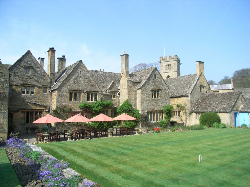 English manor lawn. Image by miss insomnia tulip, Flickr